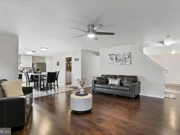 105 Chardin Ct, Martinsburg, WV 25403