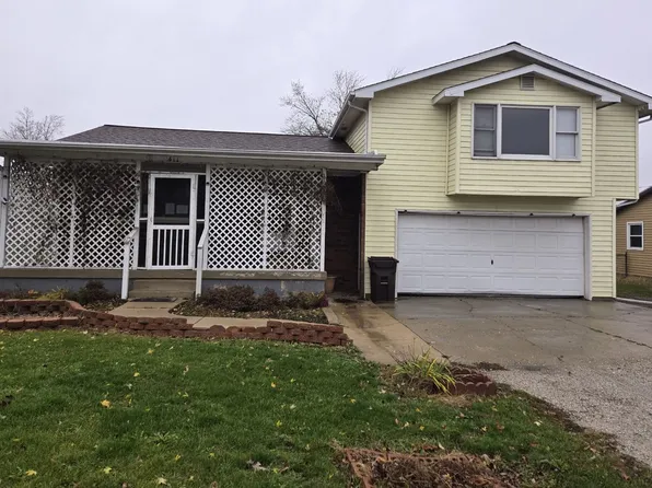 411 S Walnut St, Wapella, IL 61777