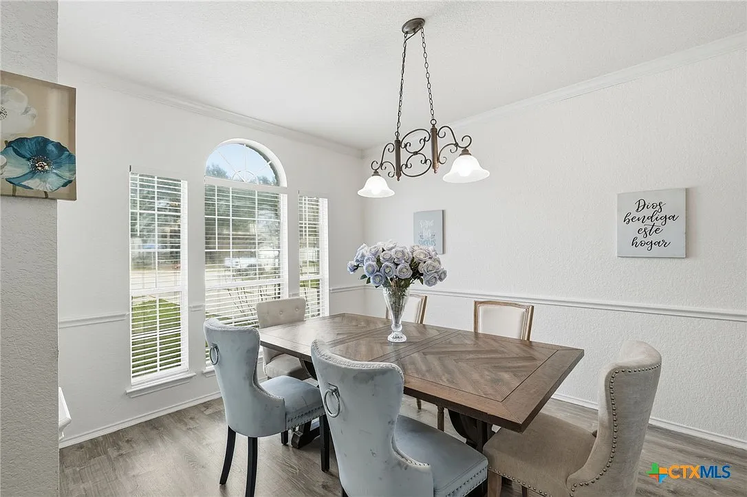 5 bed, 3.5 bath, 3253 sqft, $3,375 — Photo 2