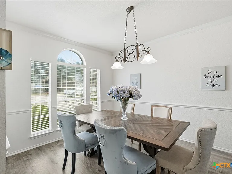 1410 Katie Lynch Dr — Photo 2