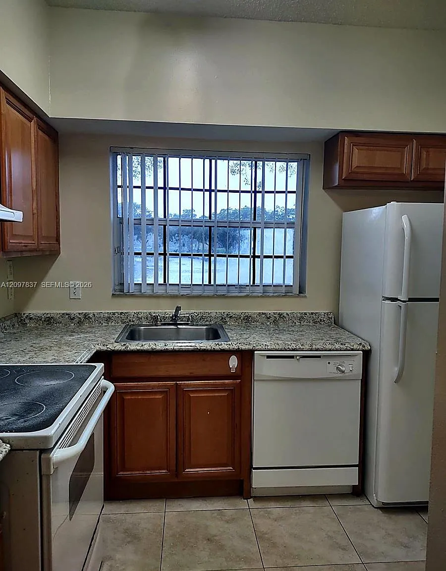 631 Cypress Lake Blvd — Photo 4