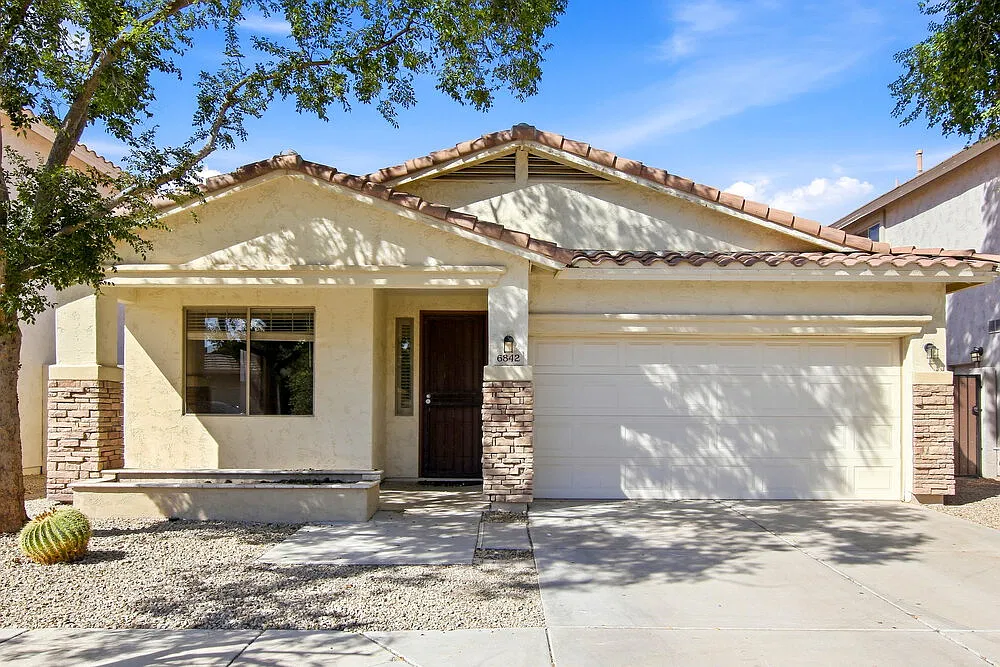 3 bed, 2.0 bath, 1869 sqft, $2,365 — Photo 1