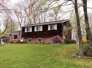 9 Merritt Dr, Nanuet, NY 10954