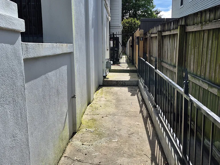 Napoleon Ave — Photo 2