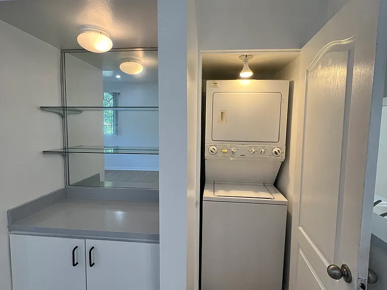 1431 S Shenandoah St #4 — Photo 6