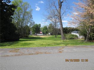 211 Summitt Ave, Walnut Cove, NC 27052