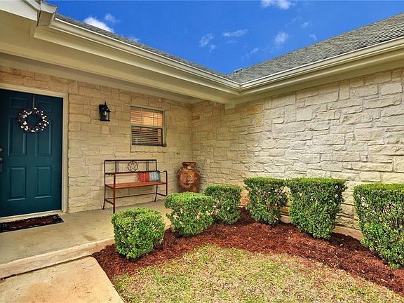 3rd image of 213 Alloway Dr