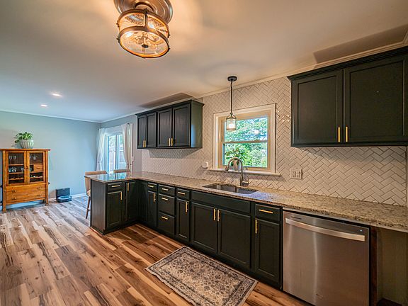 4th image of 580 Oakland Cir