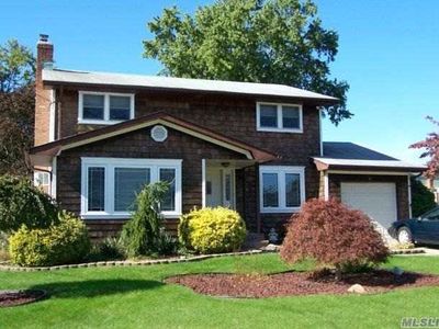 12 Ambassador Ln, Selden, NY, 11784