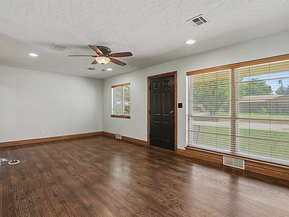 2nd image of 713 Hedge Dr