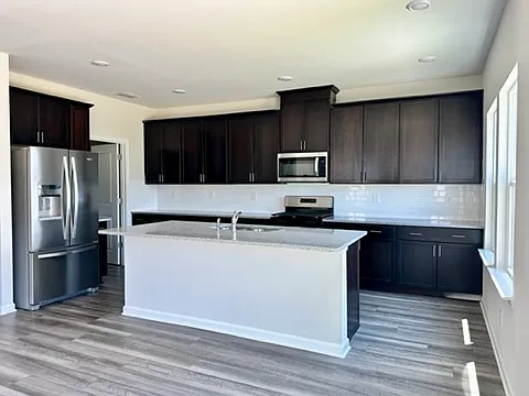 4 bed, 2.5 bath, 2479 sqft, $2,350 — Photo 3