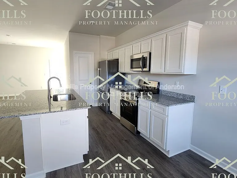 226 Islay Way — Photo 4