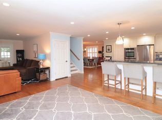 15 Ridgewood Ave, Stamford, CT 06907