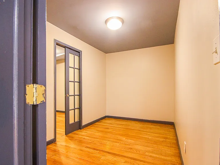 512 E 5th St #24 — Photo 7