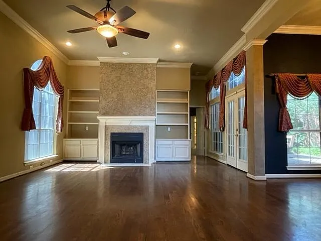 3 bed, 1927 sqft, $2,495 — Photo 2