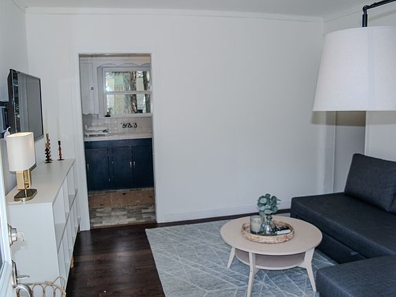 5th image of 328 Hassett Ave #B