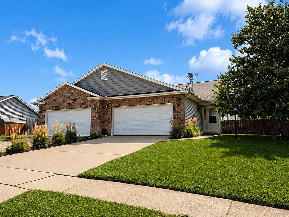 1st image of 208 Red Bud Dr