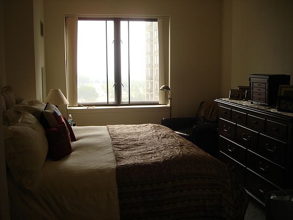 4th image of 1322 S Prairie Ave Unit 1204