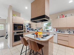 6288 Cambie St, Vancouver, BC V5Z3B4