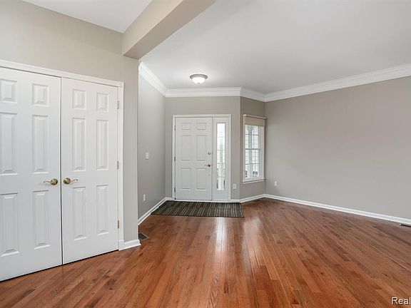 4th image of 26274 Fieldstone Dr