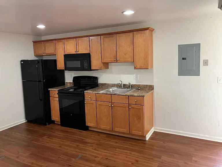36 W Market St — Photo 16