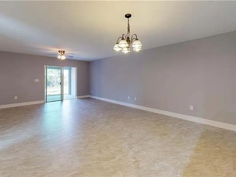 8535 Agate St — Photo 5