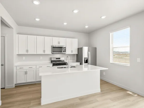 932 E Eden St, Eagle Mountain, UT 84005