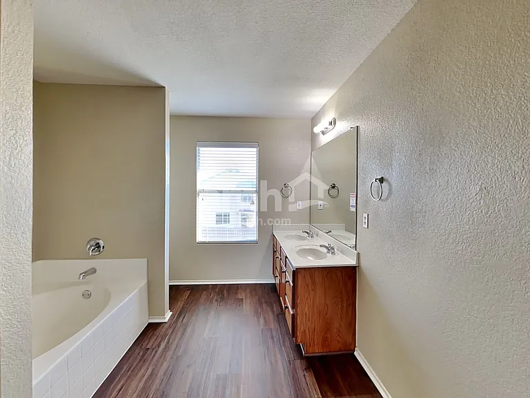 9829 Sparrow Hawk Ln — Photo 11