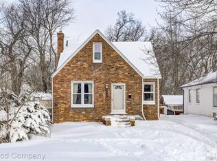 8460 Kenberton Dr, Oak Park, MI 48237