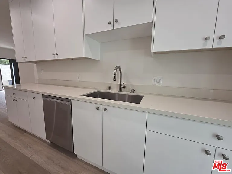 6748 Ben Ave — Photo 21