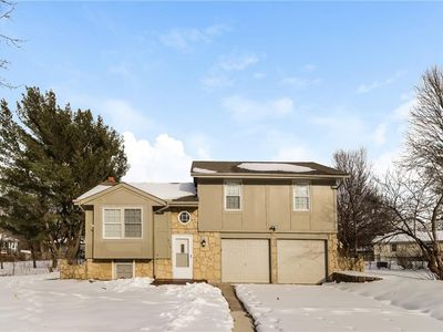 415 SE Lana Ct, Lees Summit, MO, 64063