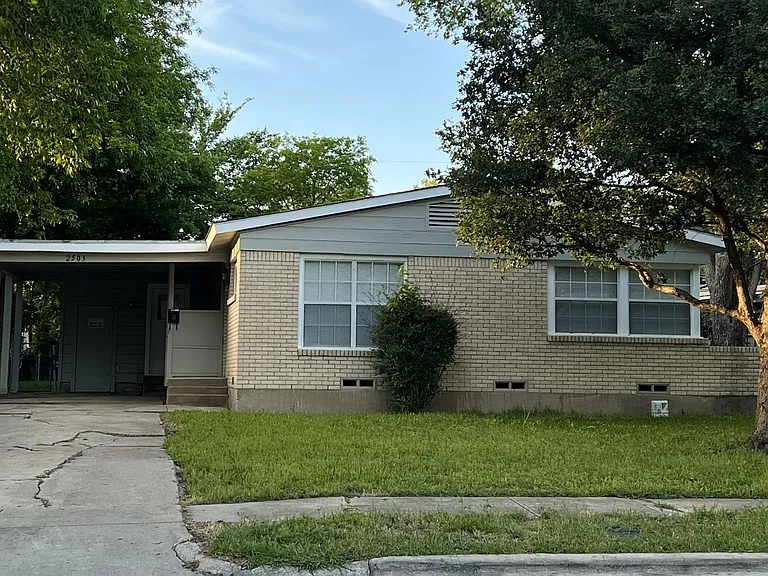2503 Tolosa Dr — Photo 1