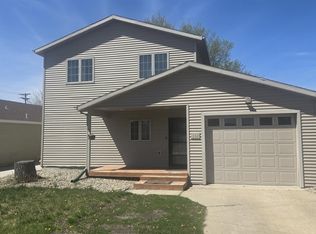 609 11th St NW, Minot, ND 58703