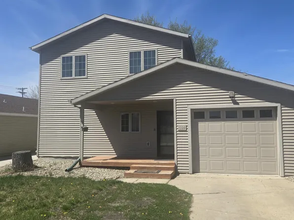 609 11th St NW, Minot, ND 58703