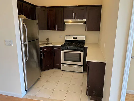 Rented by Premier Metro Realty Corp | media 14