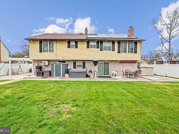 2nd image of 825 Longwood Ave