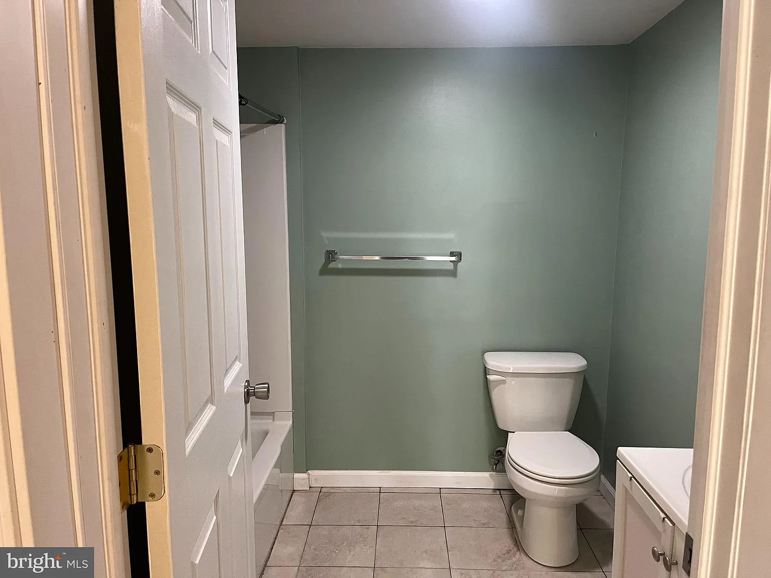 1 bed, 2933 sqft, $1,400 — Photo 4