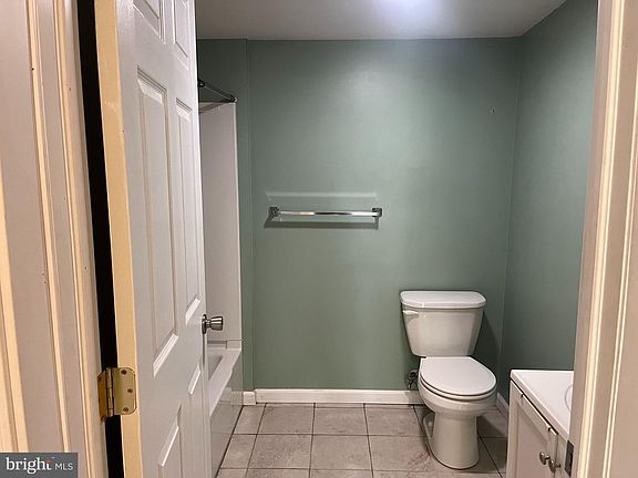 4th image of 805 W Atlantic Ave APT C