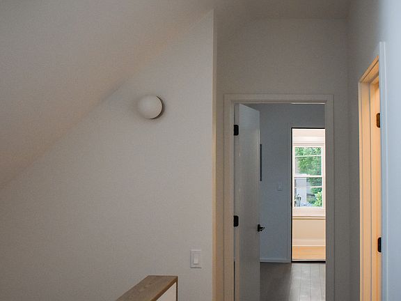 5th image of 2057 N Hoyne Ave #3