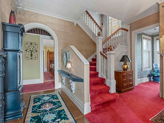 4th image of 419 College Ave