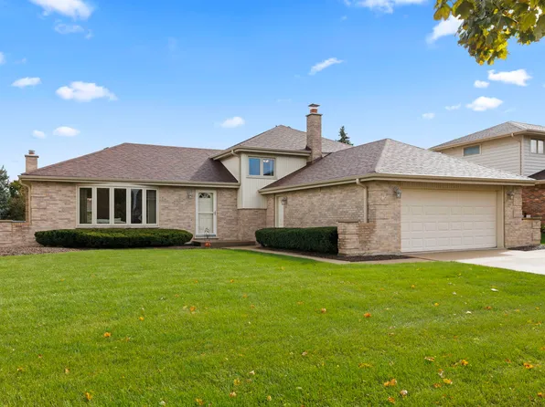 10S477 Thames Dr, Downers Grove, IL 60516