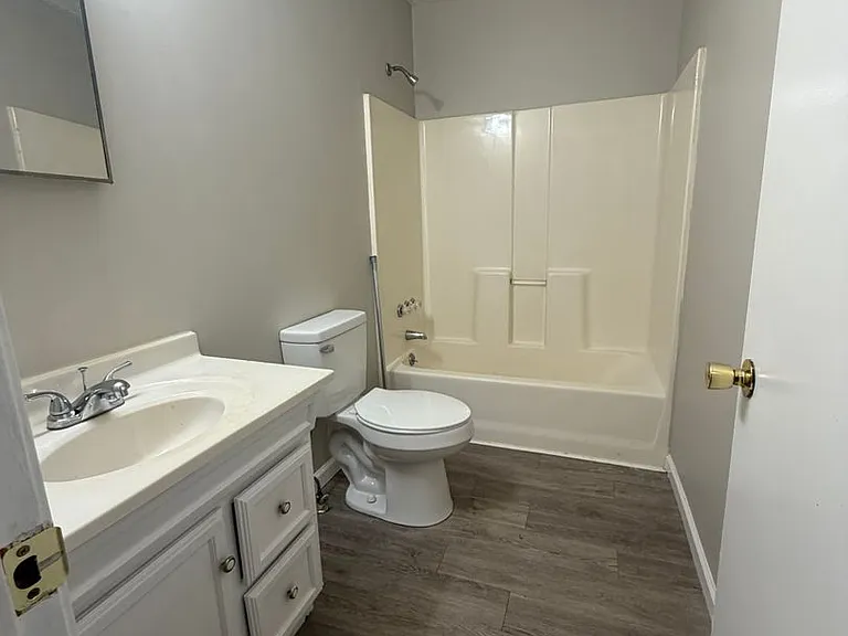 44 Monroe Ave — Photo 6