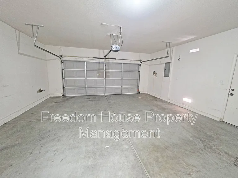 6451 Goodale St — Photo 34