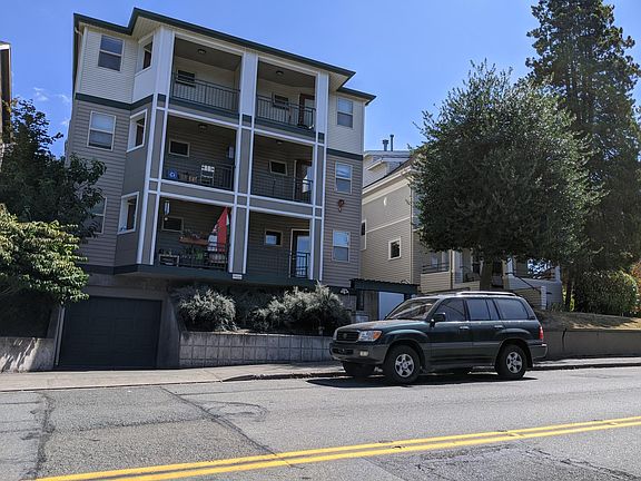 Academia Place building photo