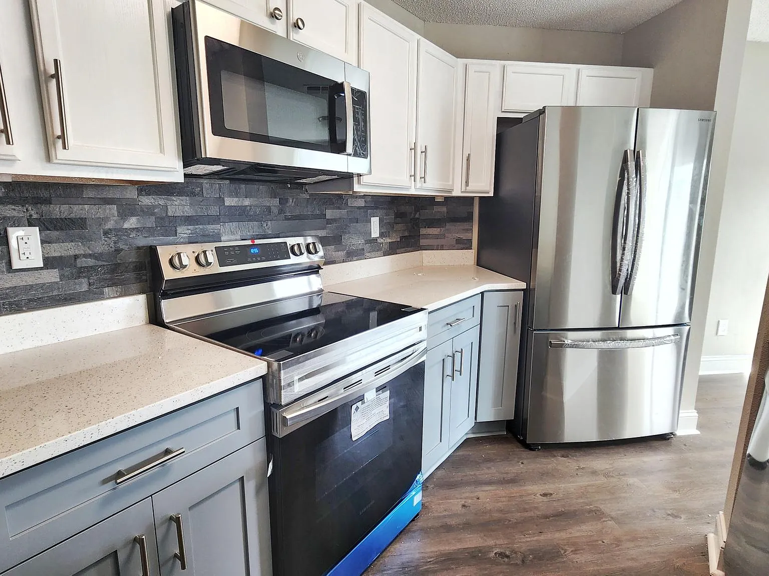 2528 Woodgate Blvd — Photo 2