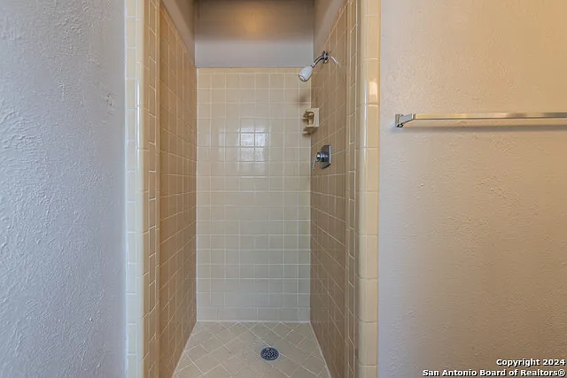 5915 Cliff Rdg — Photo 23