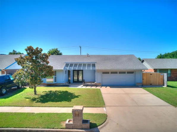 1328 W Cedarbrook Ln, Moore, OK 73170