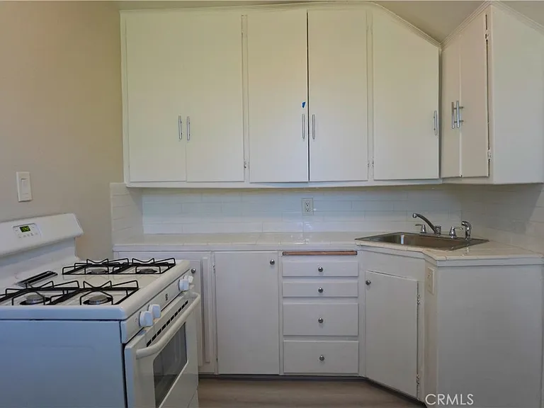 1234 W 8th St — Photo 4