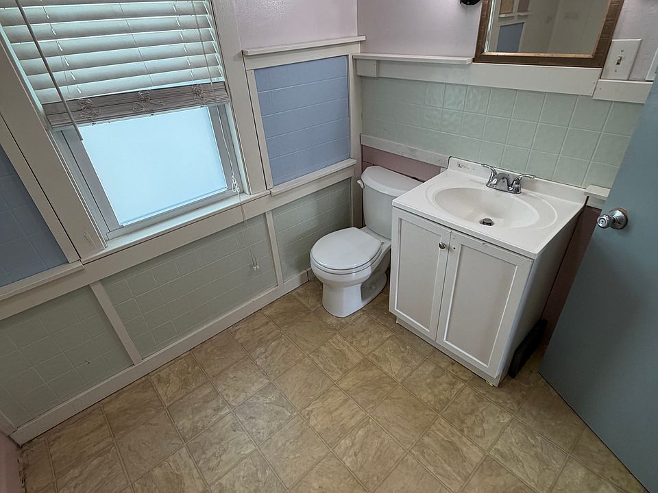 1st image of 307 W Wendell St #2
