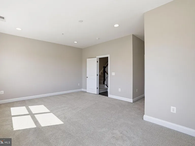 1100 S Edgewood St — Photo 40
